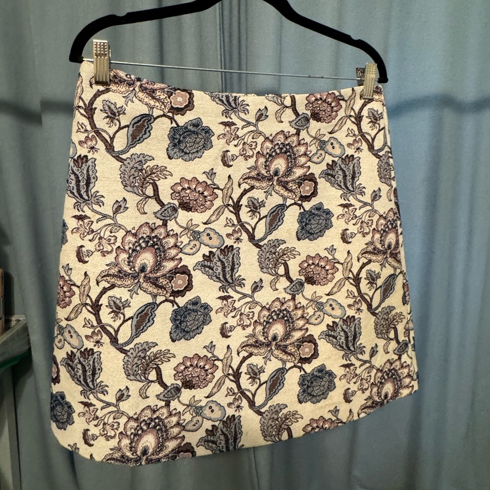 Previously Worn Loft Outlet Skirt Size 8